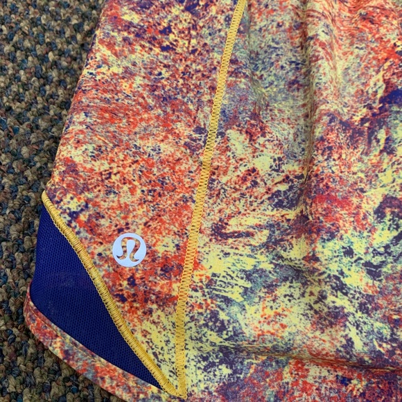 Lululemon Seawheeze 2019 hottie hot shorts size 4 - DISCONTINUED - Picture 3 of 7